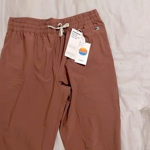 Vuori weekend jogger, color - terracotta, size Xl, fits like a 12/14